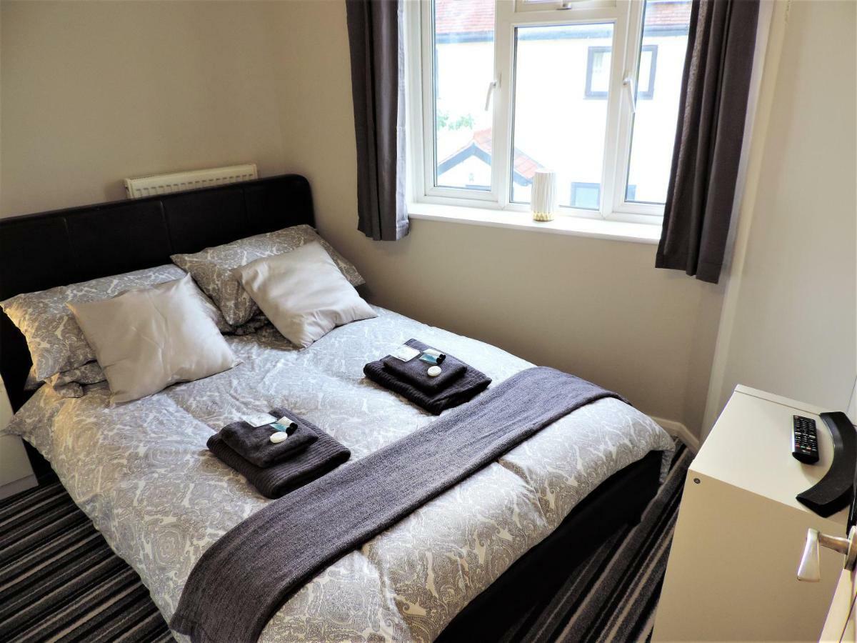 1 Bed Bagshot Pennyhill Accommodation ภายนอก รูปภาพ