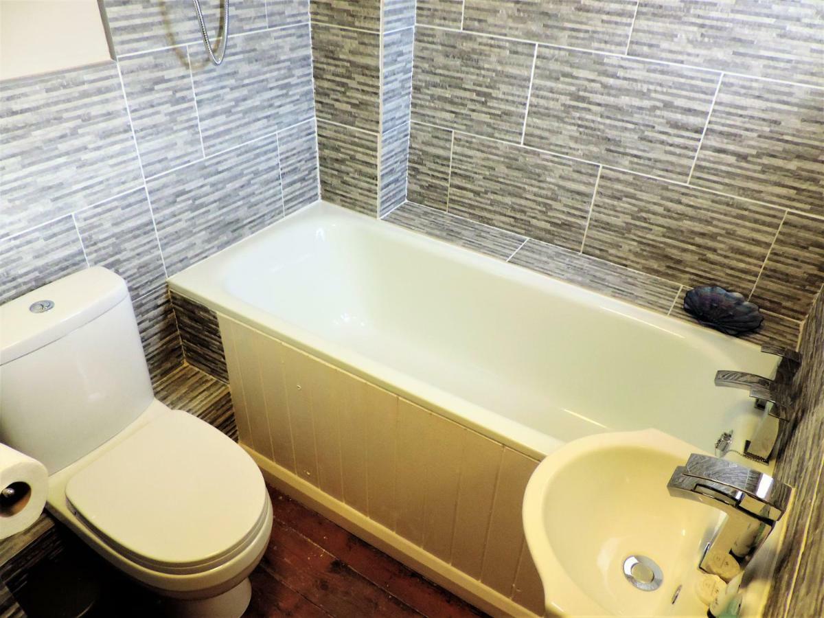1 Bed Bagshot Pennyhill Accommodation ภายนอก รูปภาพ