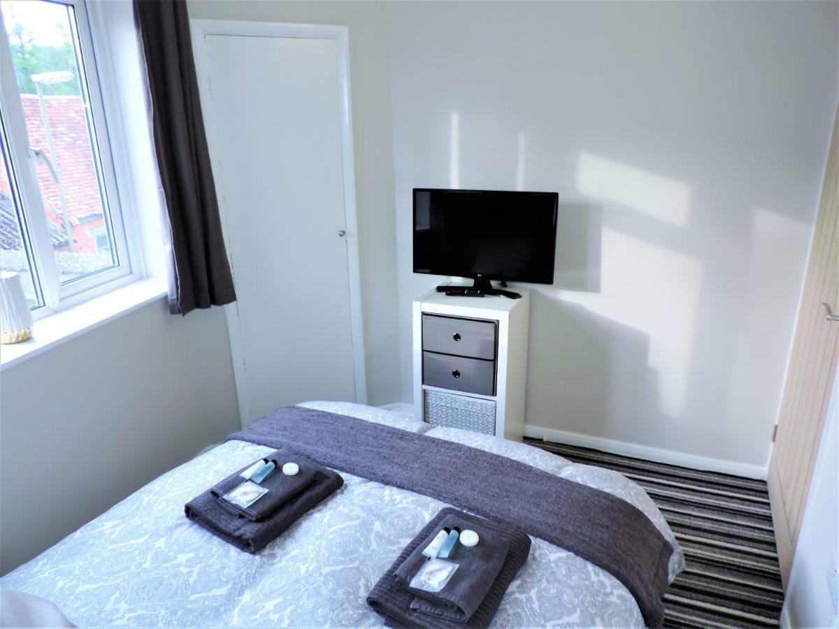 1 Bed Bagshot Pennyhill Accommodation ภายนอก รูปภาพ