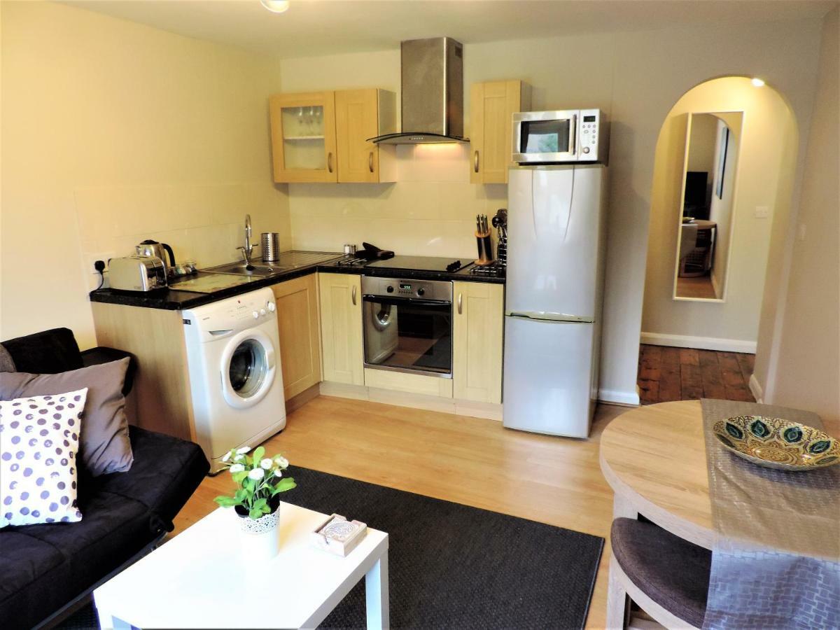 1 Bed Bagshot Pennyhill Accommodation ภายนอก รูปภาพ