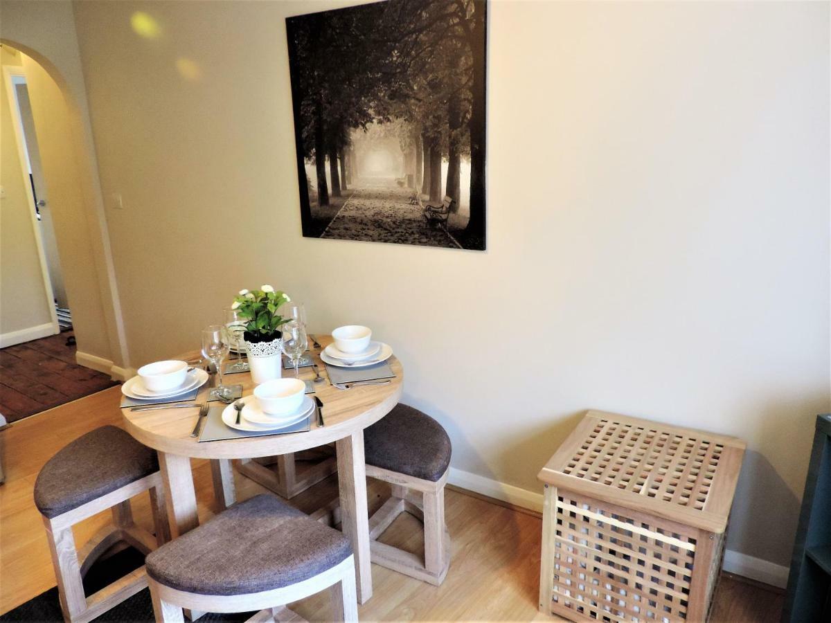 1 Bed Bagshot Pennyhill Accommodation ภายนอก รูปภาพ
