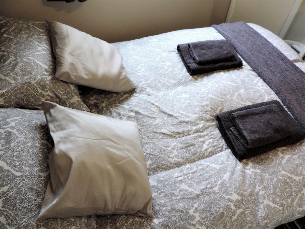 1 Bed Bagshot Pennyhill Accommodation ภายนอก รูปภาพ