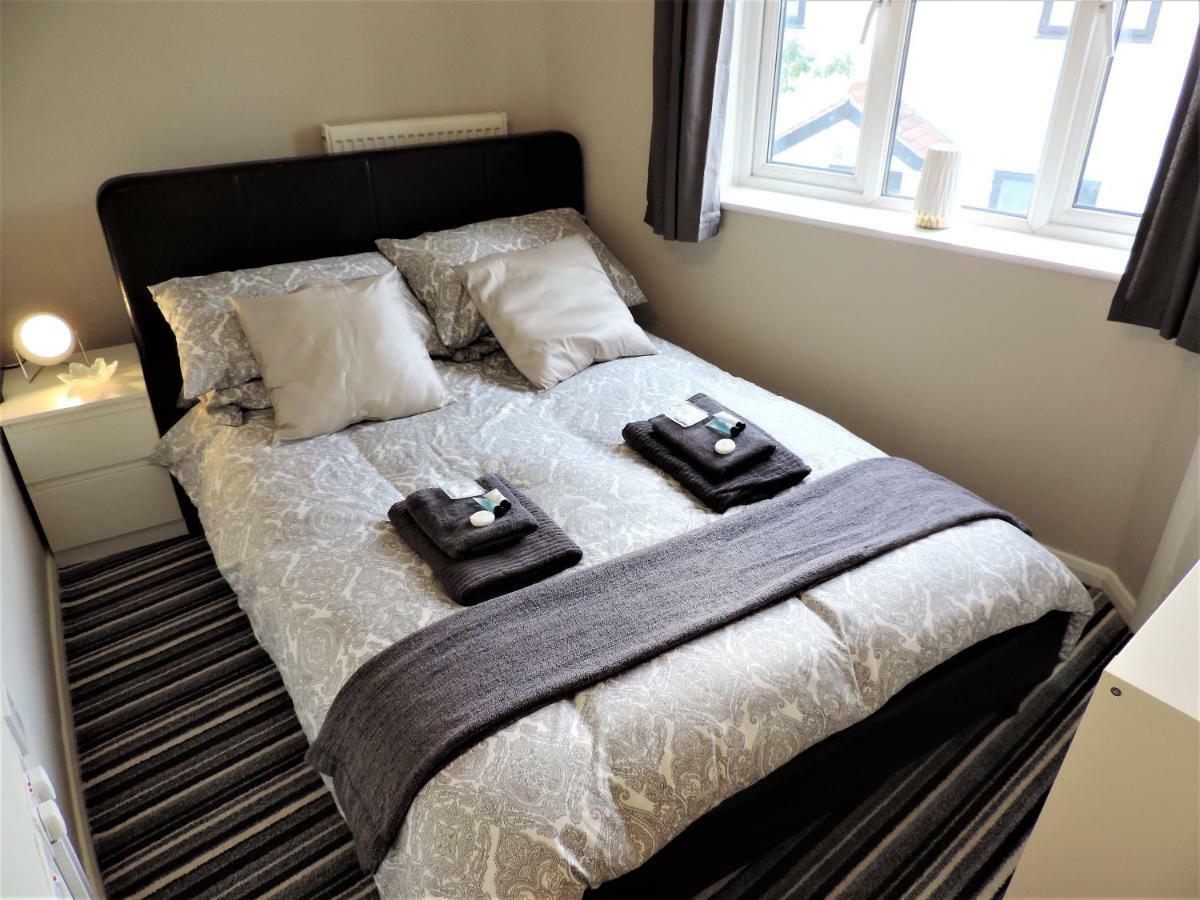 1 Bed Bagshot Pennyhill Accommodation ภายนอก รูปภาพ